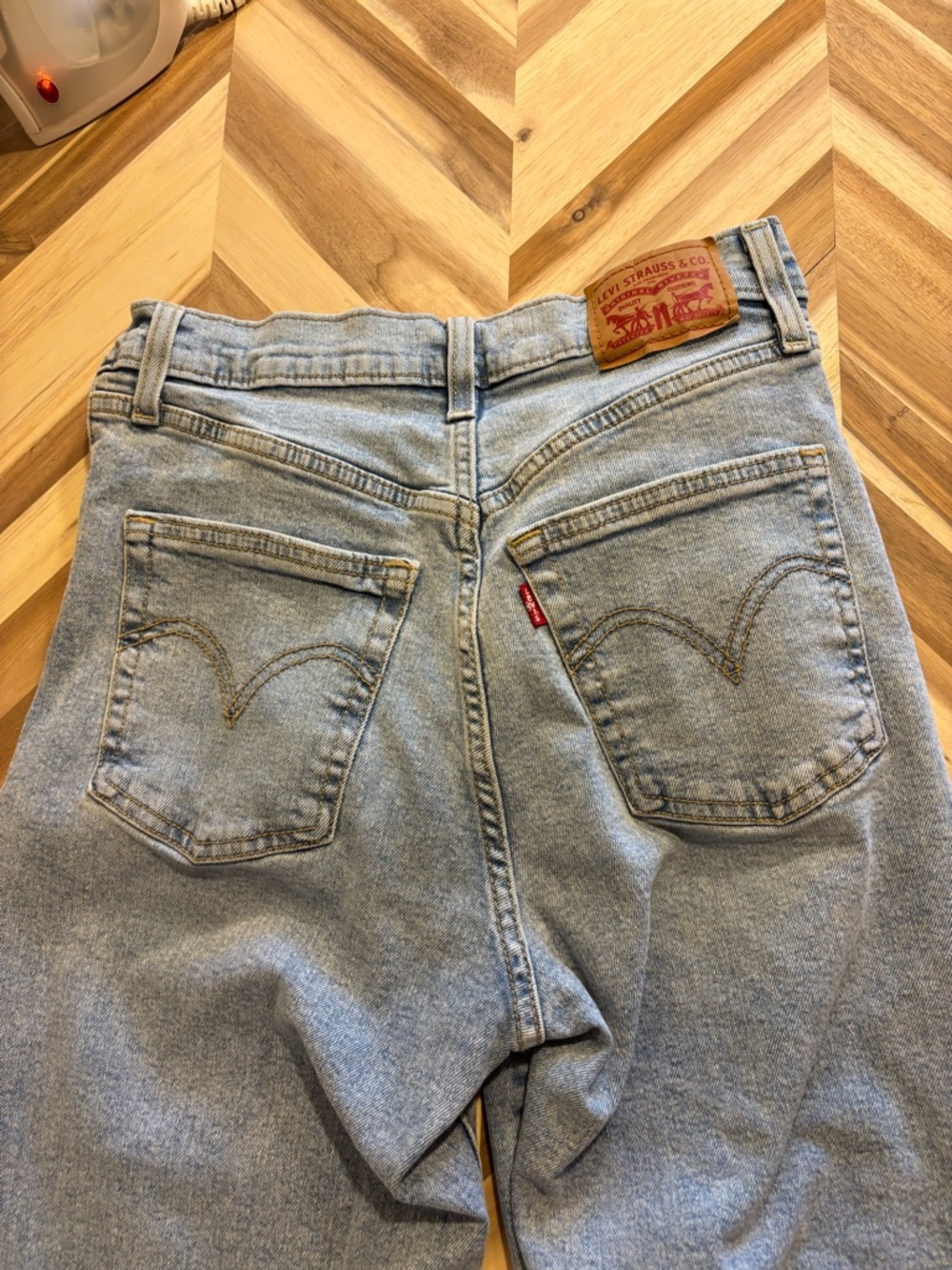 Levi's Ribcage Straight - Picture 6 of 8